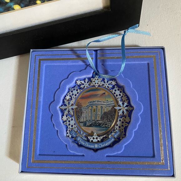 White House Historical Association's 2009 Grover Cleveland Christmas Ornament - Picture 8 of 11